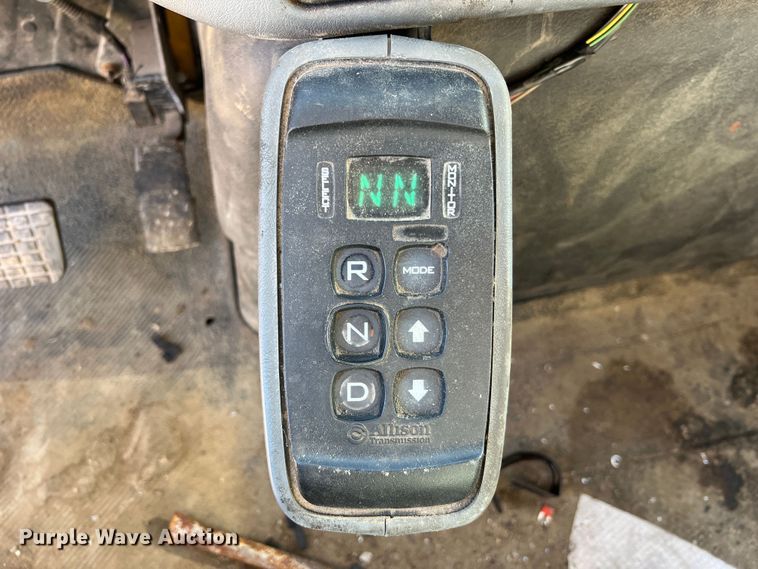 image for item JU9840 2007 International 7400  dump truck