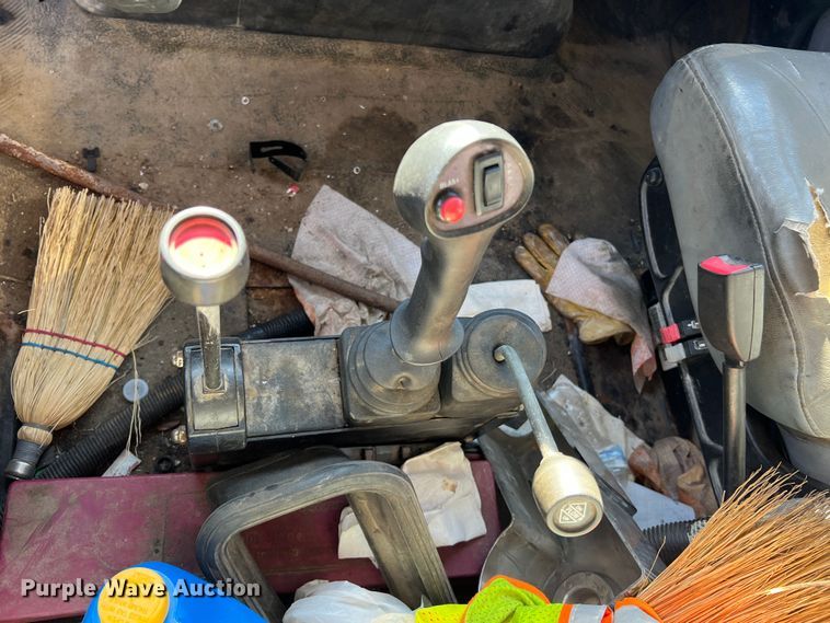 image for item JU9840 2007 International 7400  dump truck