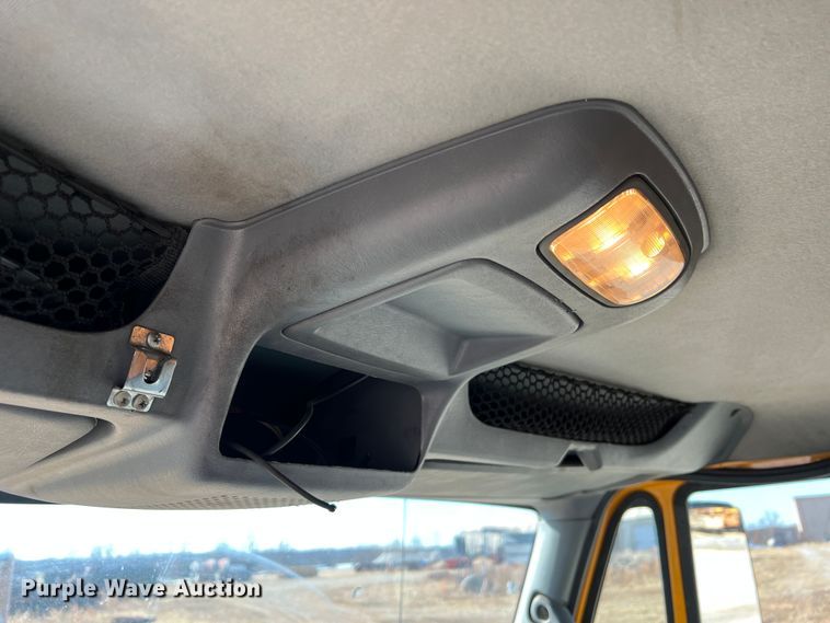 image for item JU9840 2007 International 7400  dump truck