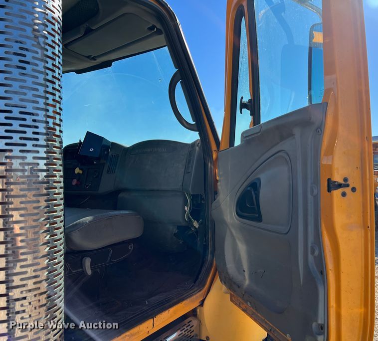 image for item JU9840 2007 International 7400  dump truck