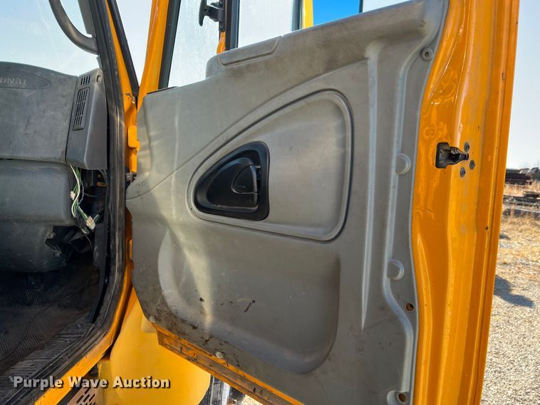 image for item JU9840 2007 International 7400  dump truck