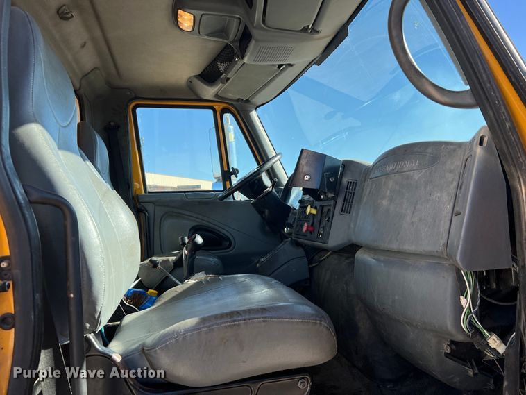 image for item JU9840 2007 International 7400  dump truck