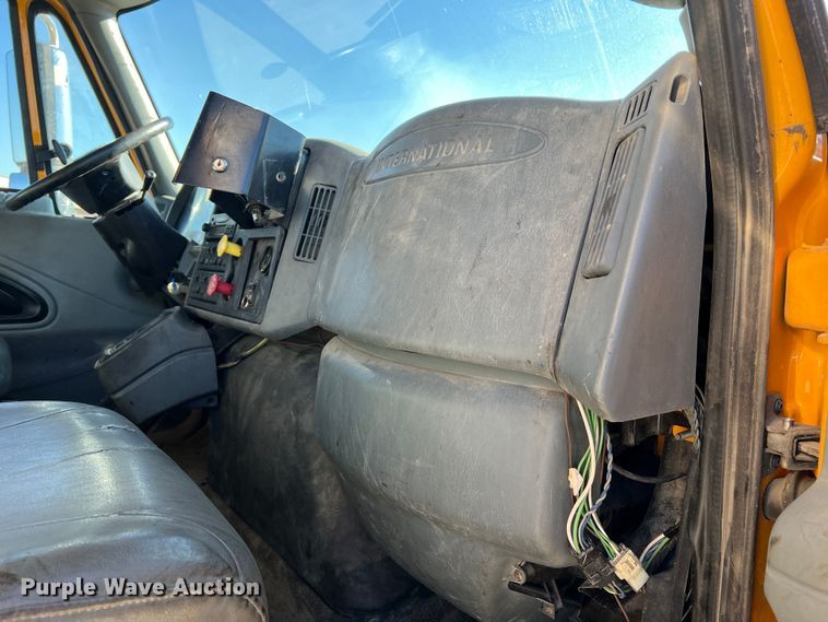 image for item JU9840 2007 International 7400  dump truck