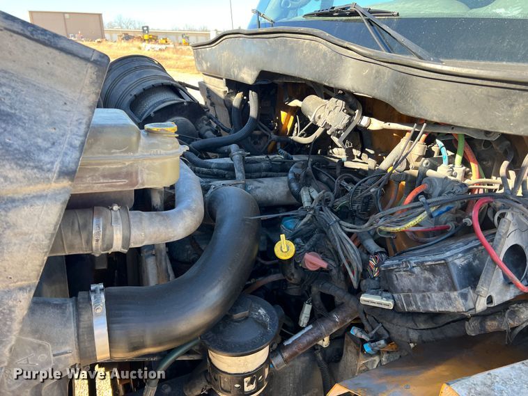 image for item JU9840 2007 International 7400  dump truck