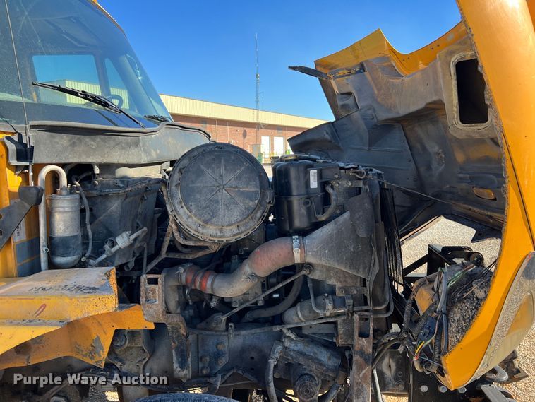 image for item JU9840 2007 International 7400  dump truck