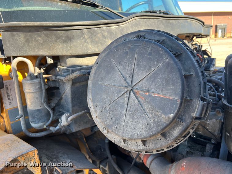 image for item JU9840 2007 International 7400  dump truck