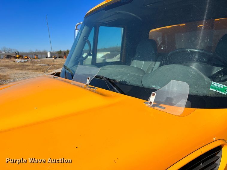 image for item JU9840 2007 International 7400  dump truck