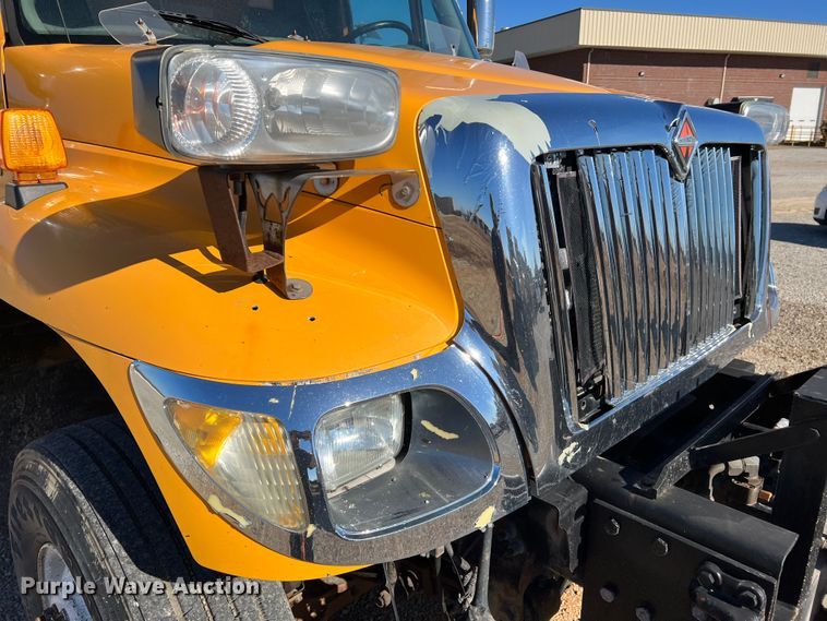 image for item JU9840 2007 International 7400  dump truck