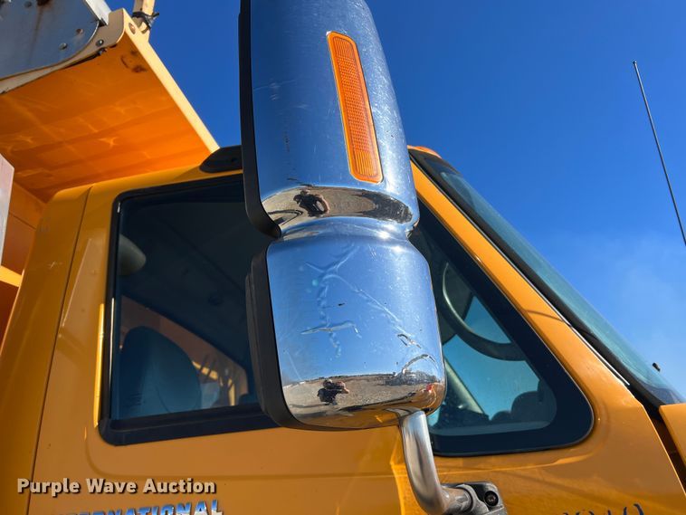 image for item JU9840 2007 International 7400  dump truck