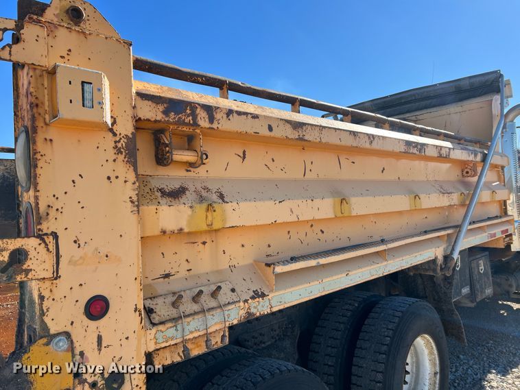 image for item JU9840 2007 International 7400  dump truck