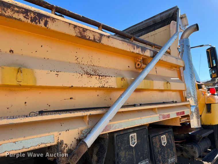 image for item JU9840 2007 International 7400  dump truck