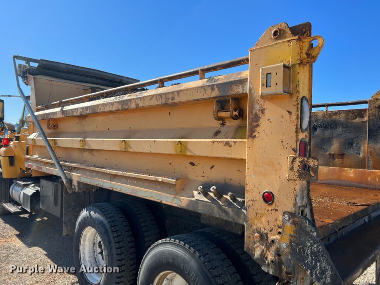 image for item JU9840 2007 International 7400  dump truck