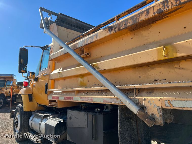 image for item JU9840 2007 International 7400  dump truck