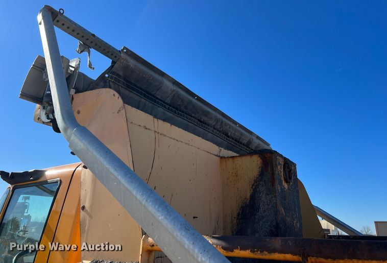 image for item JU9840 2007 International 7400  dump truck