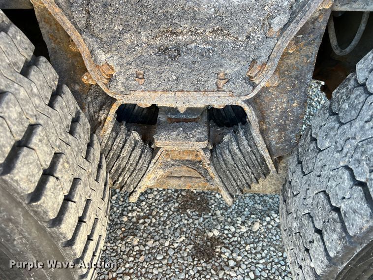 image for item JU9840 2007 International 7400  dump truck