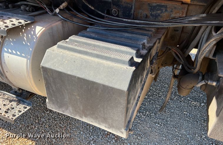 image for item JU9840 2007 International 7400  dump truck