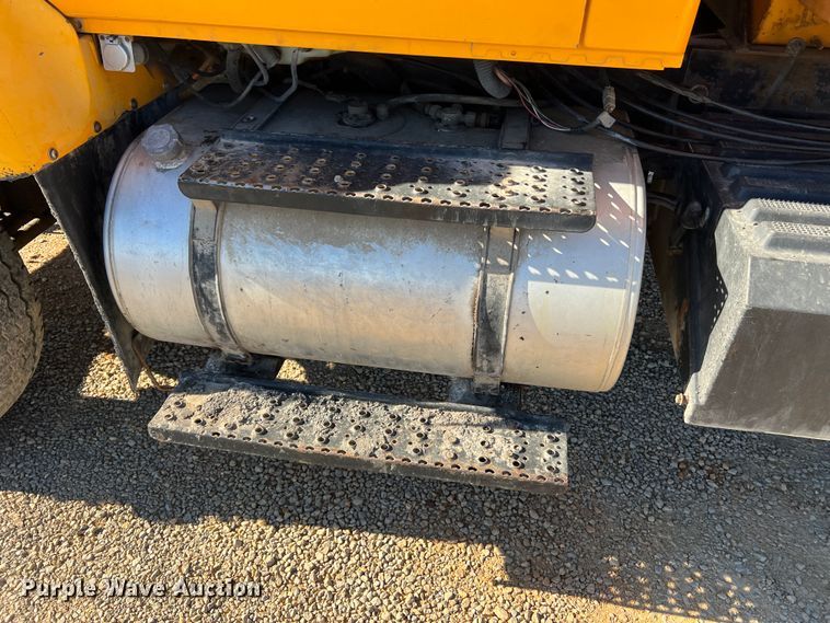 image for item JU9840 2007 International 7400  dump truck