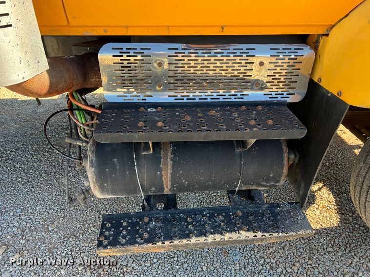 image for item JU9840 2007 International 7400  dump truck