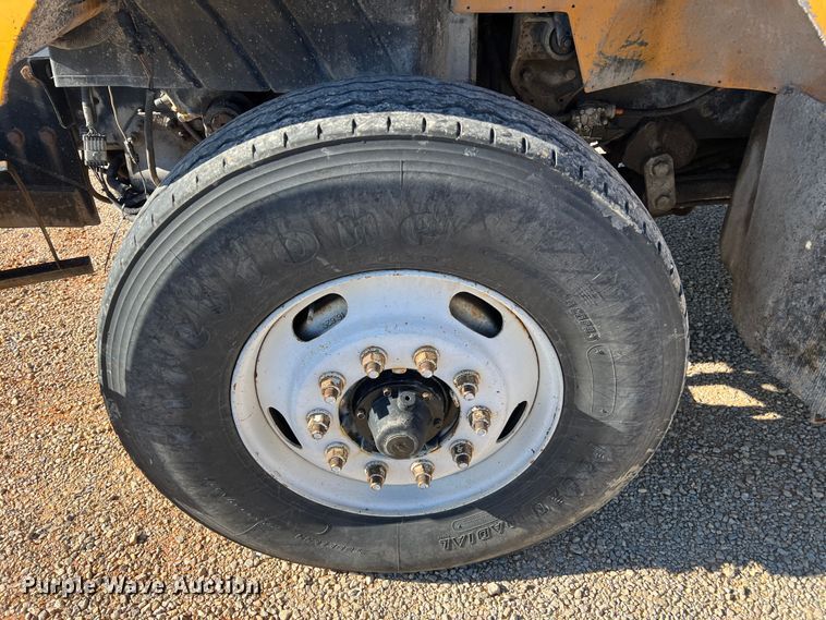 image for item JU9840 2007 International 7400  dump truck