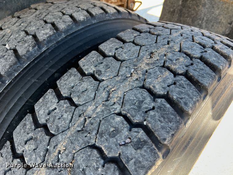 image for item JU9840 2007 International 7400  dump truck