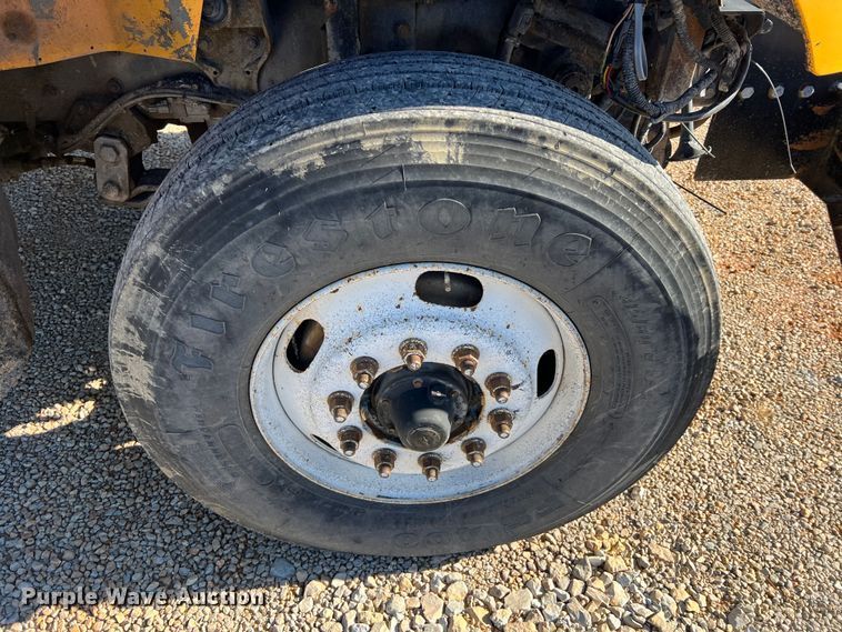 image for item JU9840 2007 International 7400  dump truck