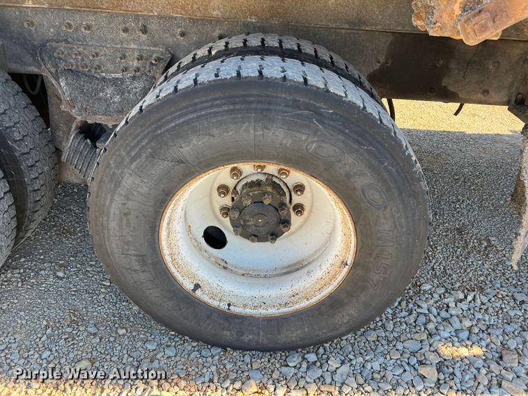 image for item JU9840 2007 International 7400  dump truck