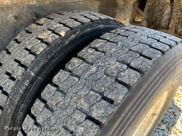 image for item JU9840 2007 International 7400  dump truck