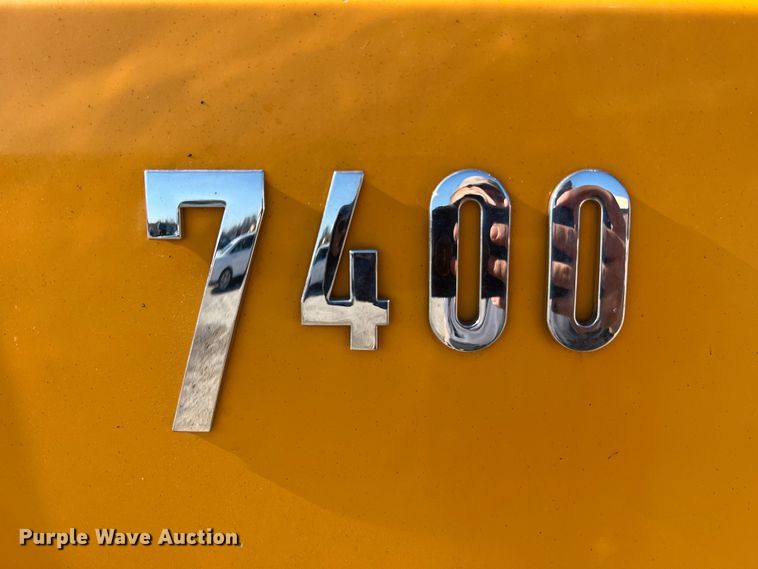 image for item JU9840 2007 International 7400  dump truck