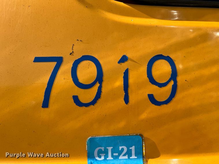 image for item JU9840 2007 International 7400  dump truck