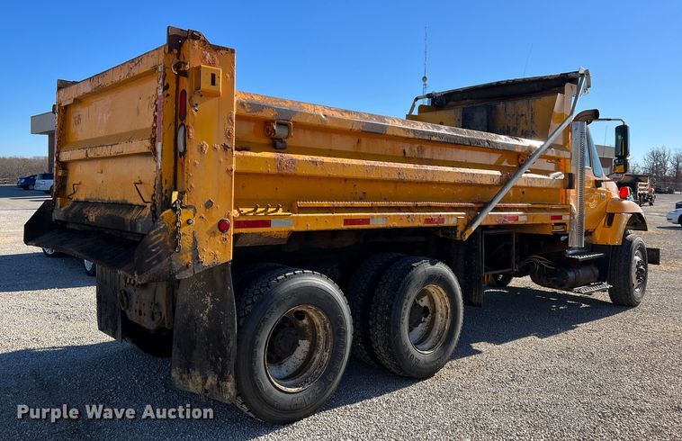 image for item JU9841 2005 International 7400  dump truck