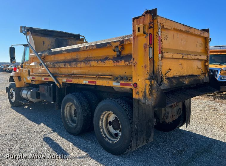 image for item JU9841 2005 International 7400  dump truck
