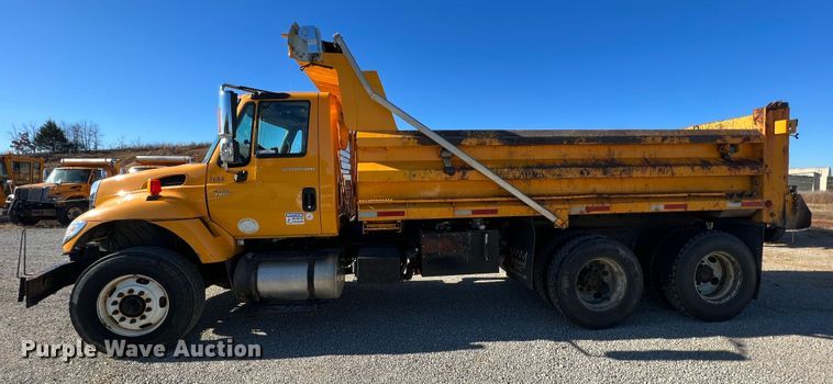 image for item JU9841 2005 International 7400  dump truck