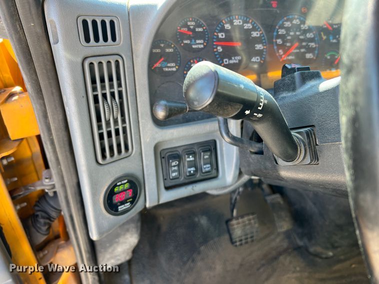 image for item JU9841 2005 International 7400  dump truck