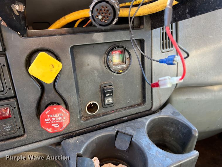 image for item JU9841 2005 International 7400  dump truck