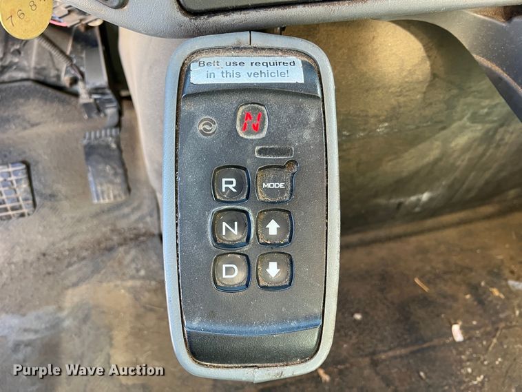 image for item JU9841 2005 International 7400  dump truck