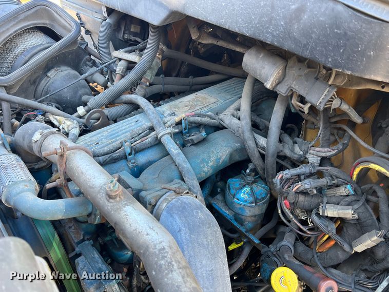 image for item JU9841 2005 International 7400  dump truck