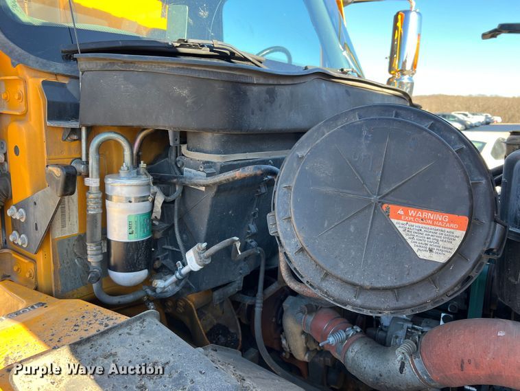 image for item JU9841 2005 International 7400  dump truck