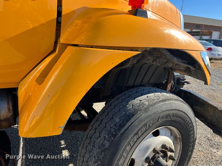 image for item JU9841 2005 International 7400  dump truck