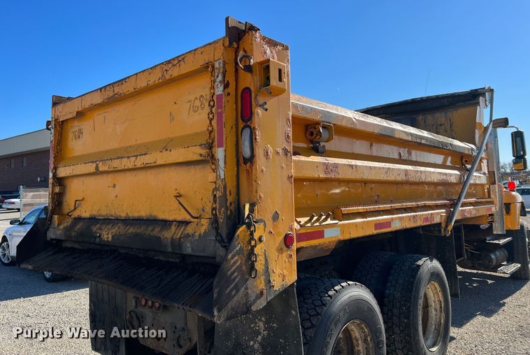 image for item JU9841 2005 International 7400  dump truck