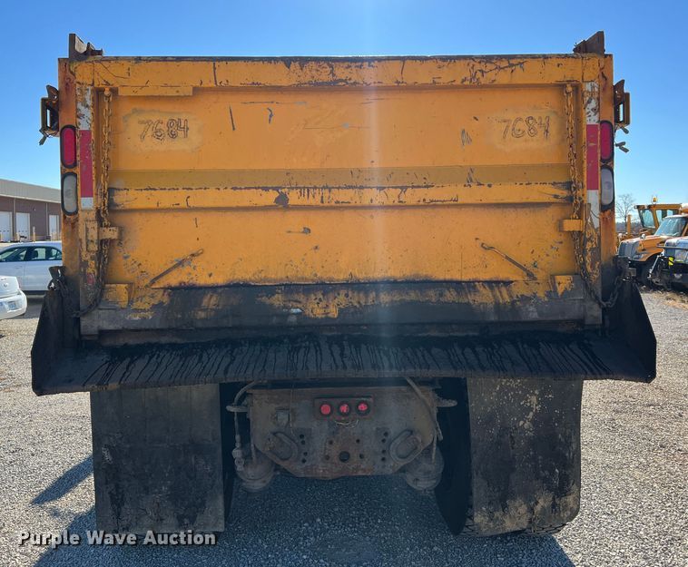 image for item JU9841 2005 International 7400  dump truck