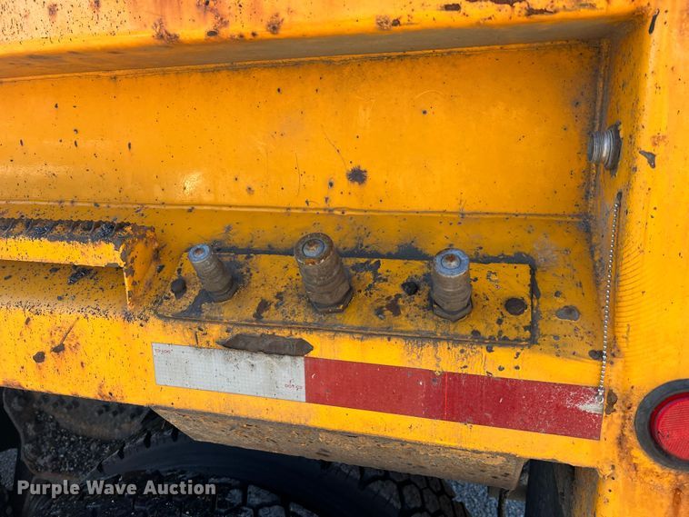 image for item JU9841 2005 International 7400  dump truck