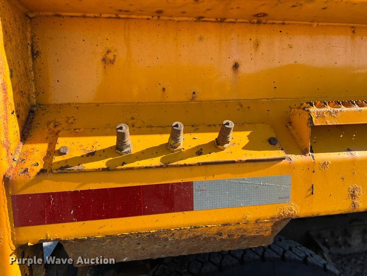 image for item JU9841 2005 International 7400  dump truck