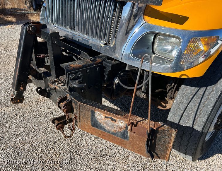 image for item JU9841 2005 International 7400  dump truck