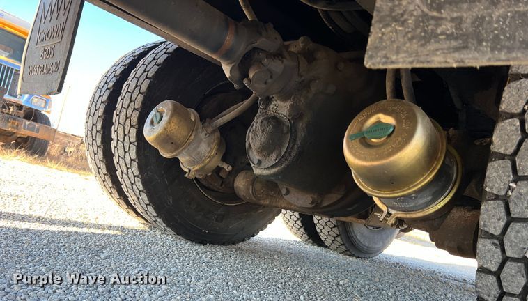 image for item JU9841 2005 International 7400  dump truck