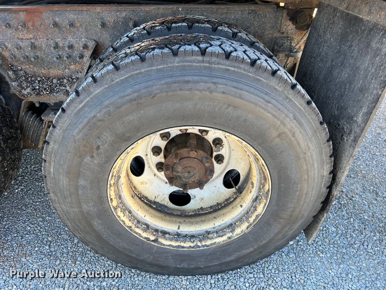 image for item JU9841 2005 International 7400  dump truck