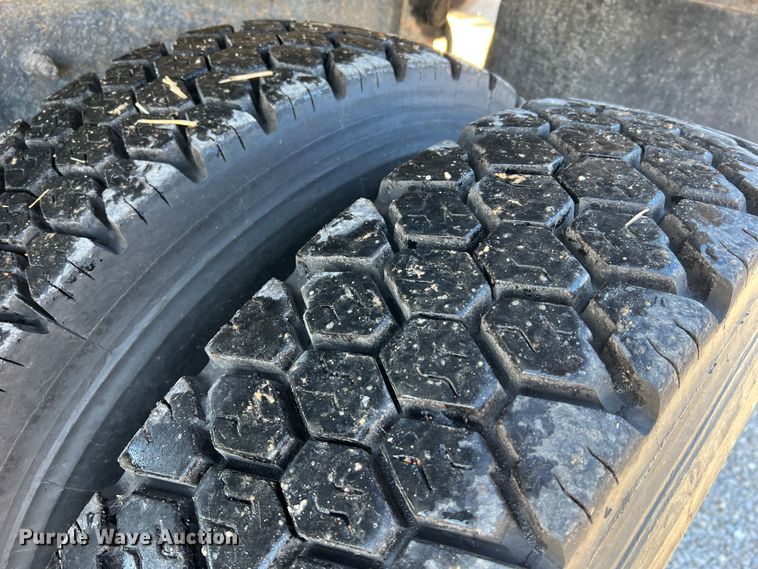 image for item JU9841 2005 International 7400  dump truck