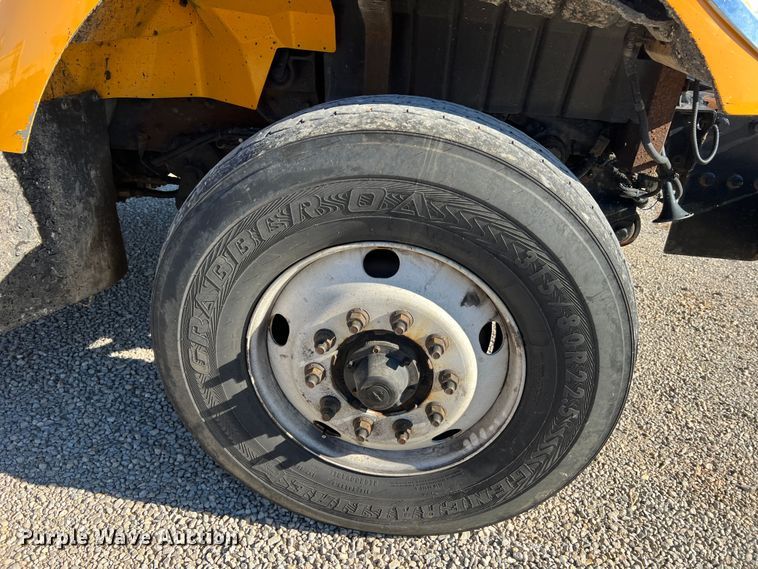 image for item JU9841 2005 International 7400  dump truck