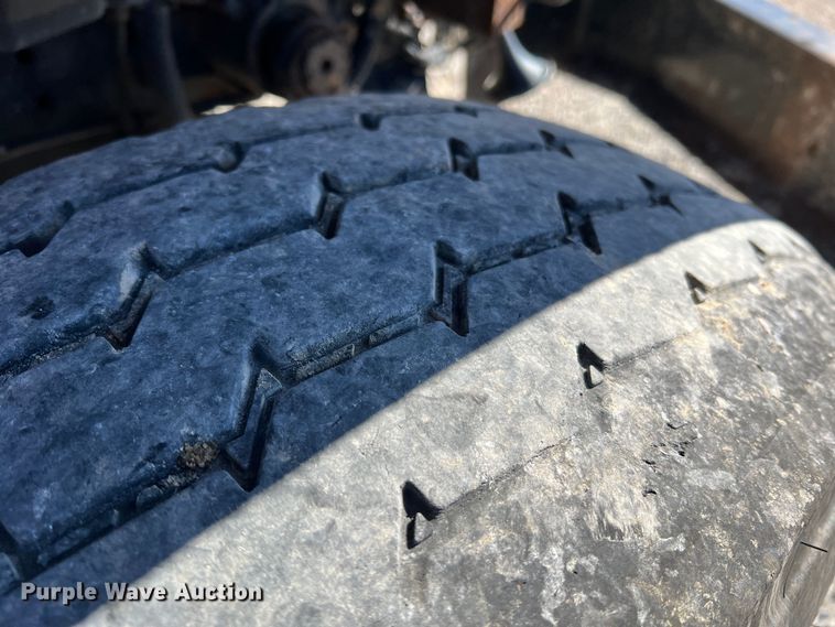 image for item JU9841 2005 International 7400  dump truck