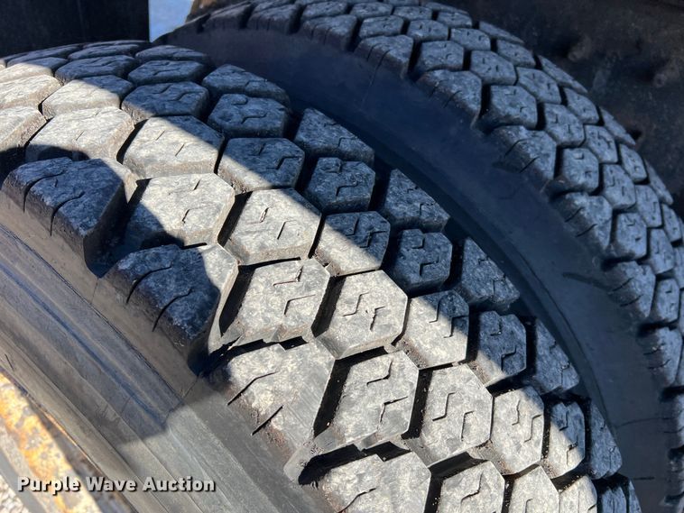 image for item JU9841 2005 International 7400  dump truck