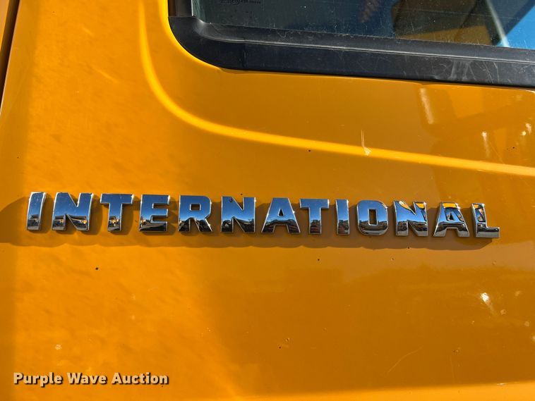 image for item JU9841 2005 International 7400  dump truck